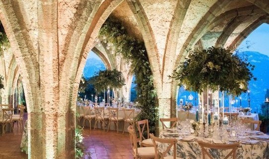Getting creative with tablecloths: the new trend for your wedding in Tuscany