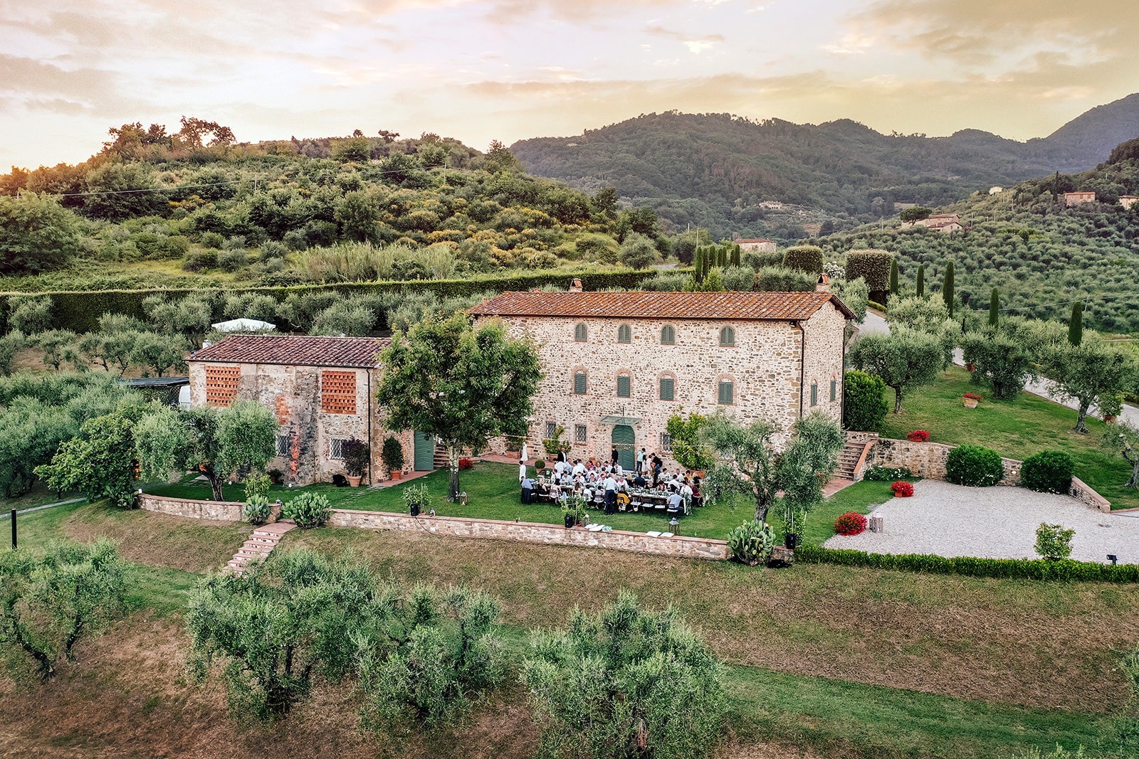Three wedding venues in Tuscany: two classical choices and a less known masterpiece